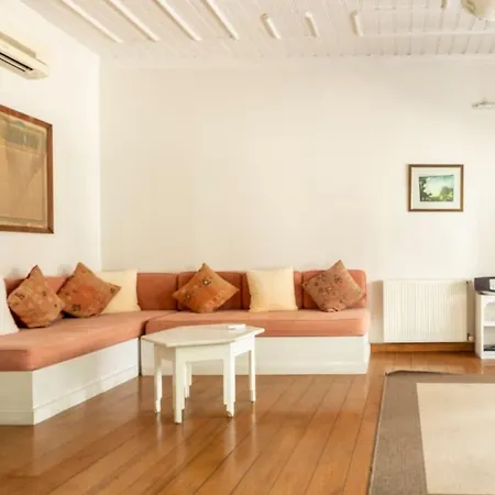 Villa Terrace Triplex In Peninsula Isztambul